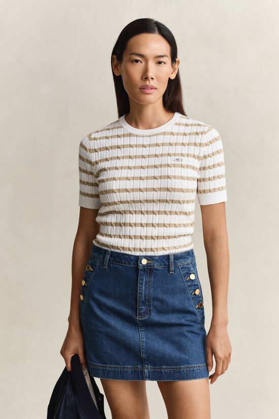 Kabelstrikket sweater med striber og korte &aelig;rmer
