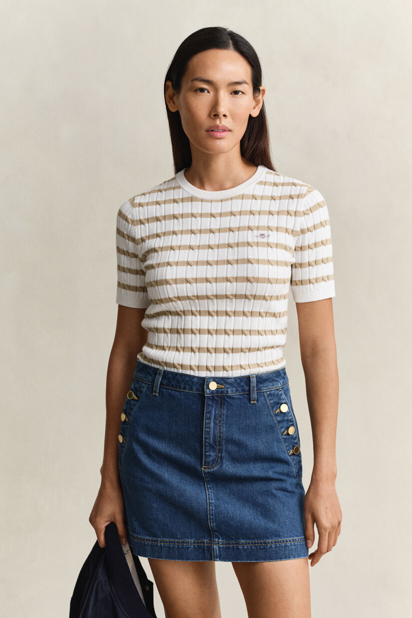 Kabelstrikket sweater med striber og korte &aelig;rmer