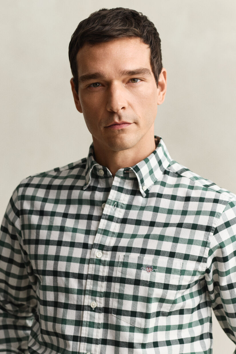 Regular fit ternet Oxford skjorte