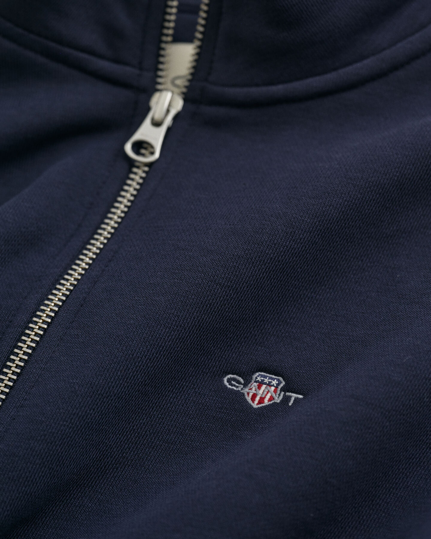 Shield sweatshirt med halv lynl&aring;s