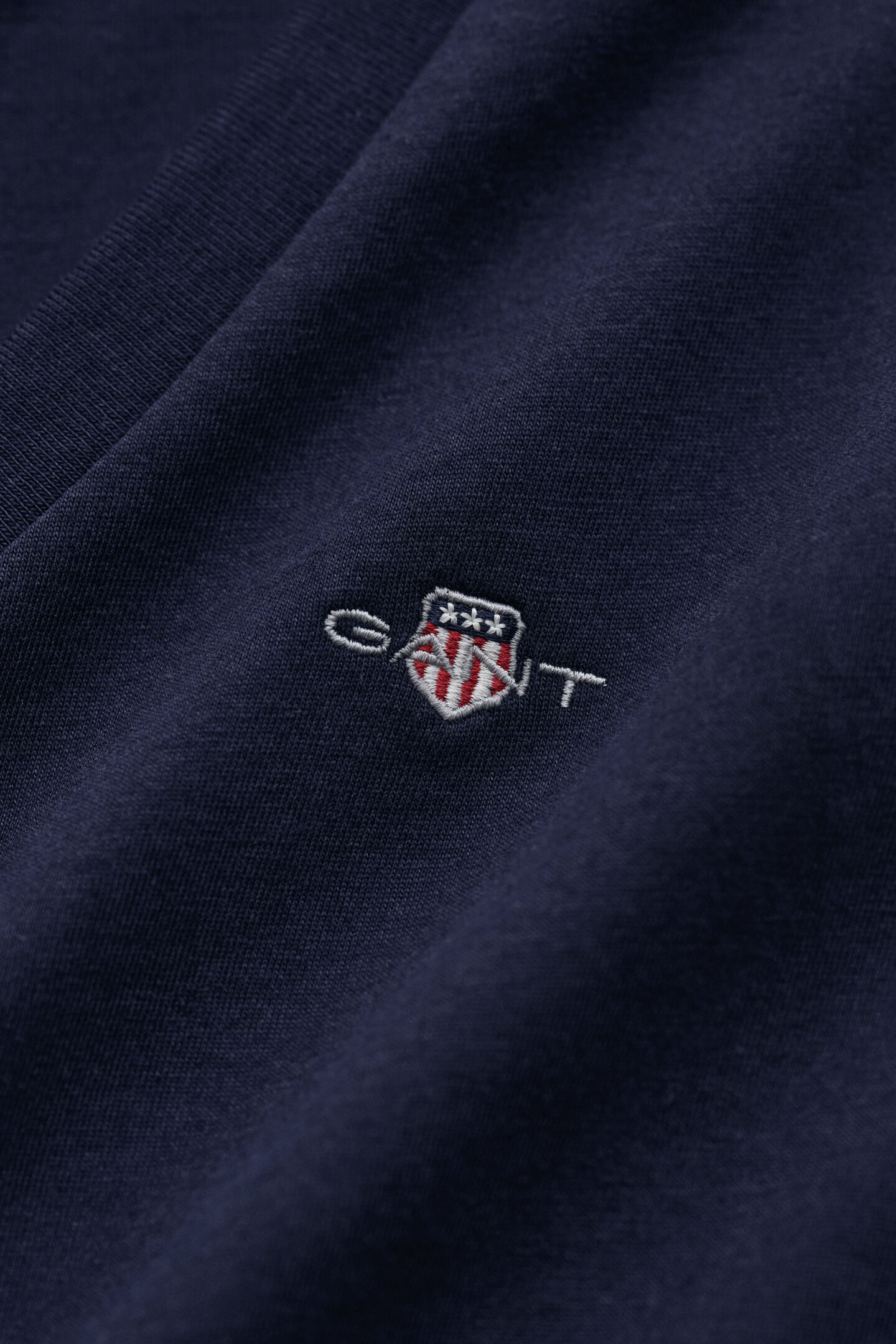Shield T-shirt med V-hals