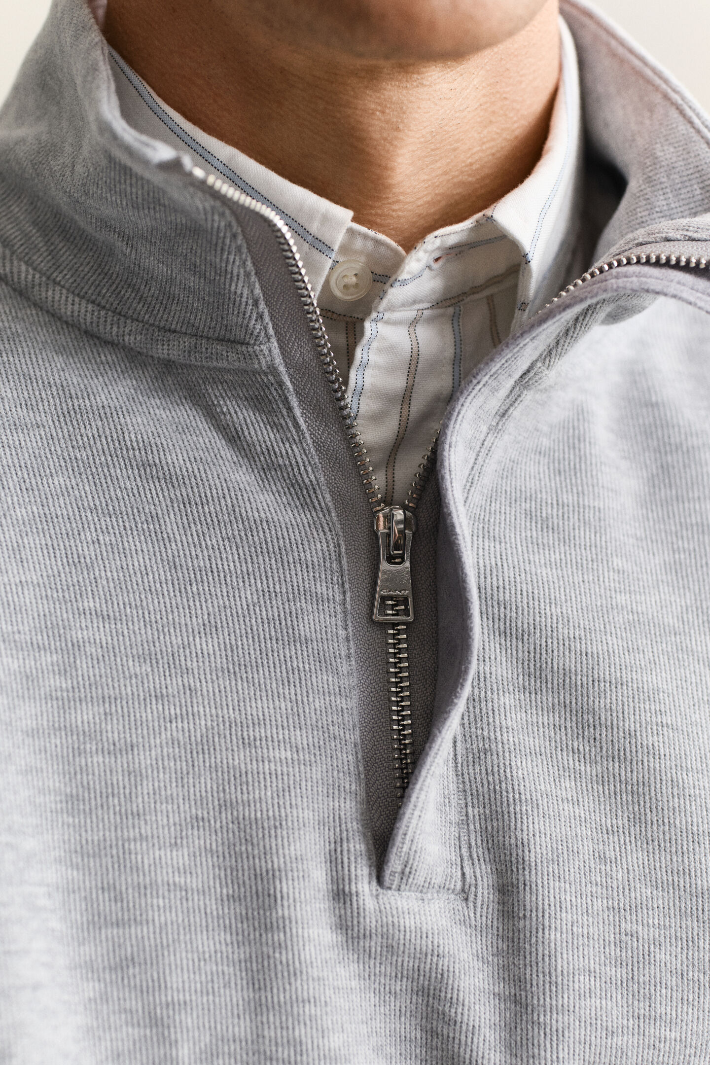 Sacker Rib sweatshirt med halv lynl&aring;s